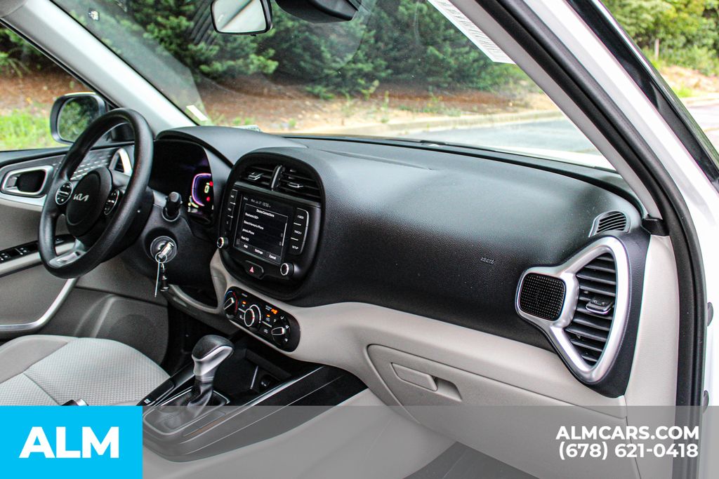 Used 2025 White Kia LX image 22