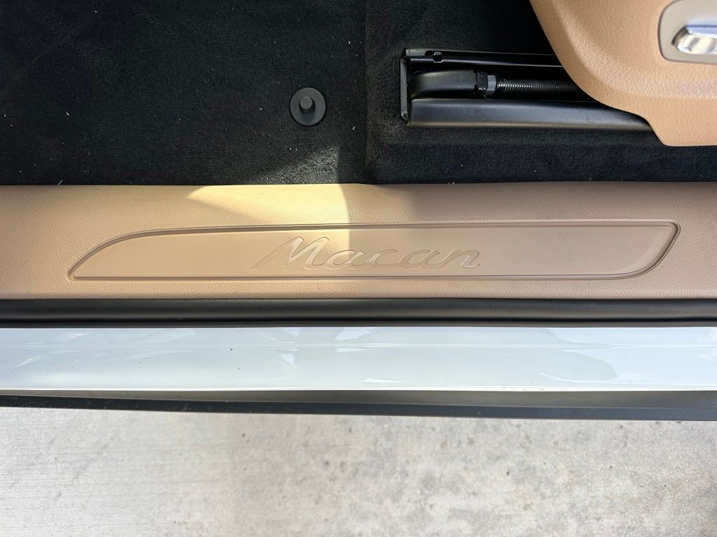 Thumbnail: 2026 Porsche Macan - 20