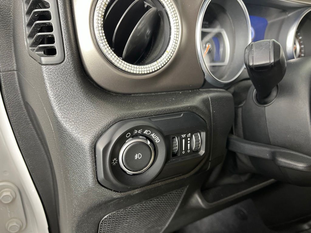 Thumbnail: 2018 Jeep Wrangler - 29