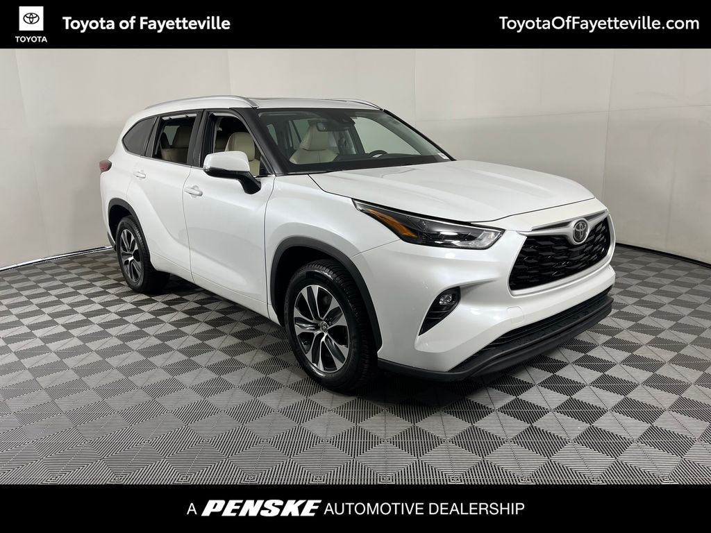 Thumbnail: 2022 Toyota Highlander - 19