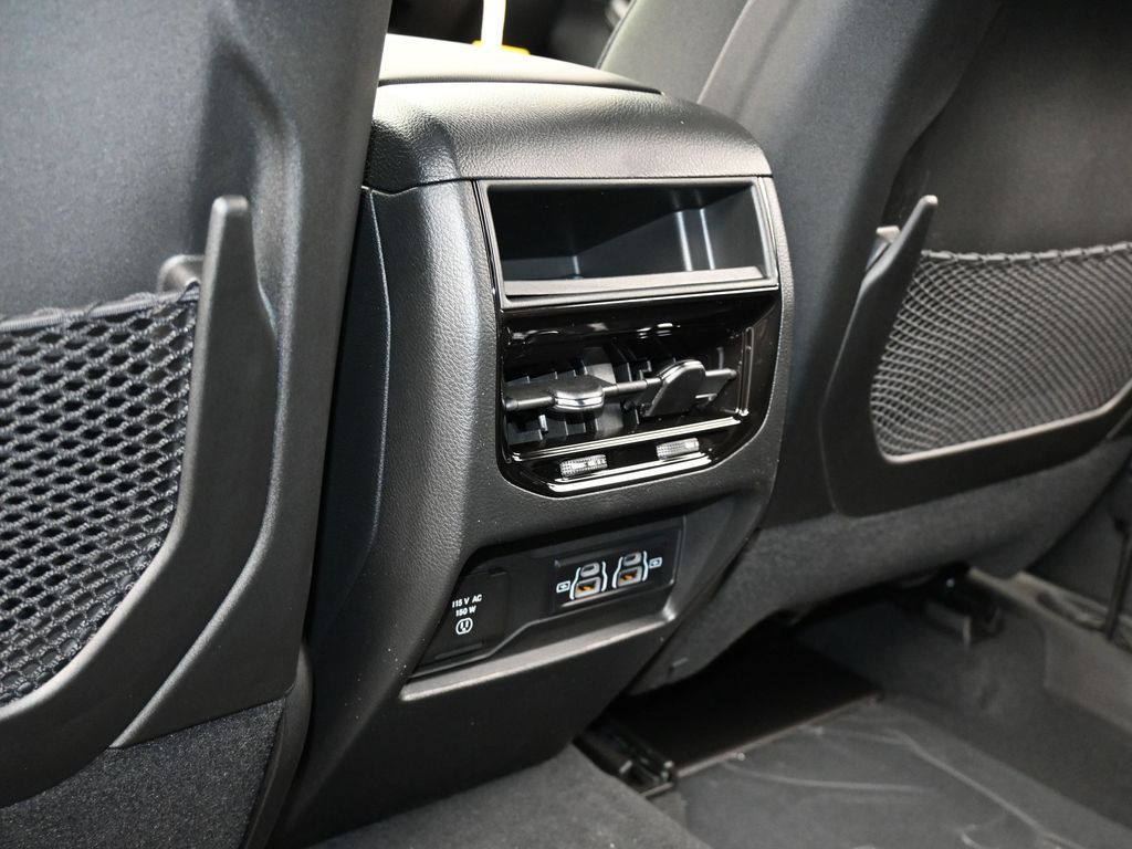 New 2025 Diamond Black Crystal Pearlcoat Jeep Laredo image 29