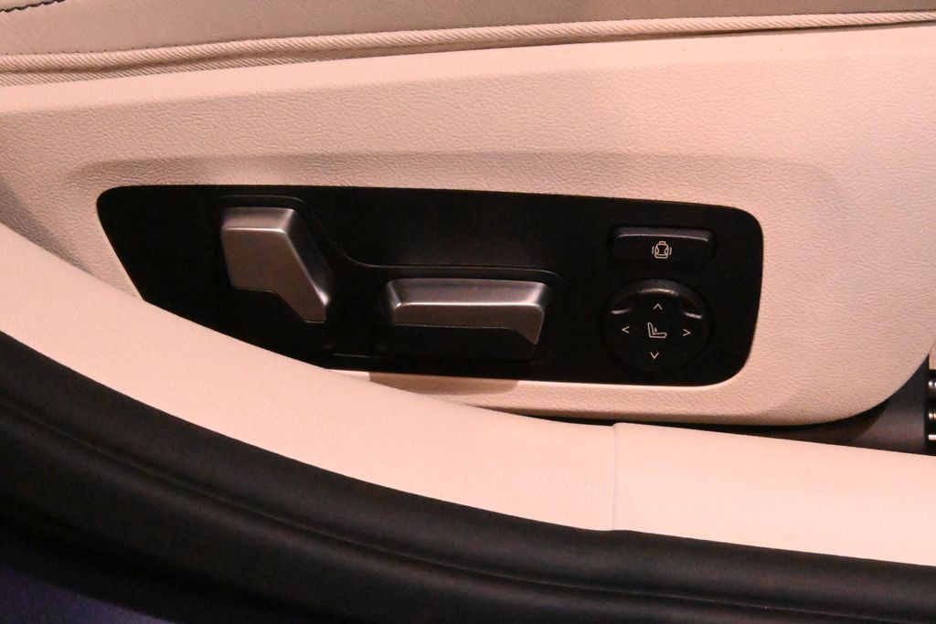 Thumbnail: 2025 BMW M8 - 30