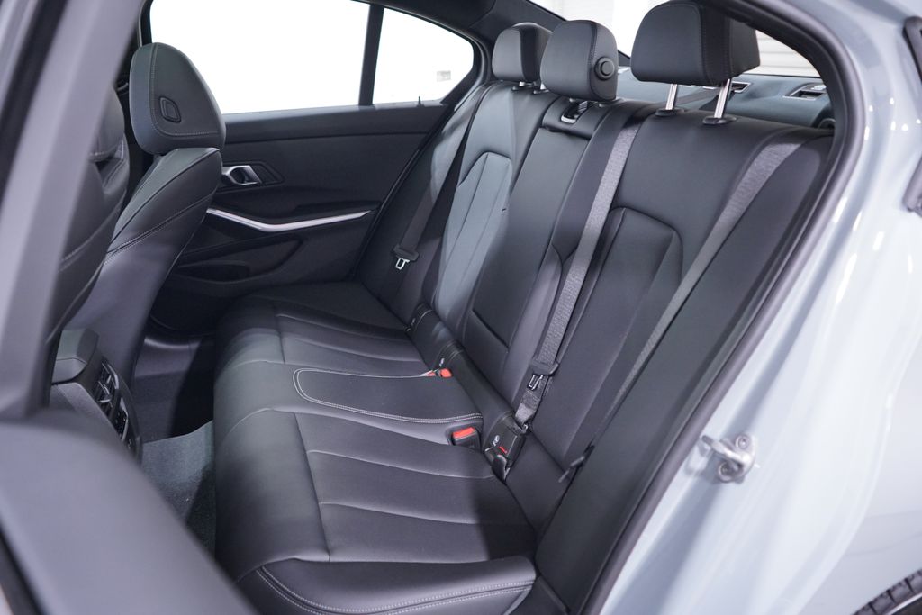 Thumbnail: 2026 BMW 3 Series - 10
