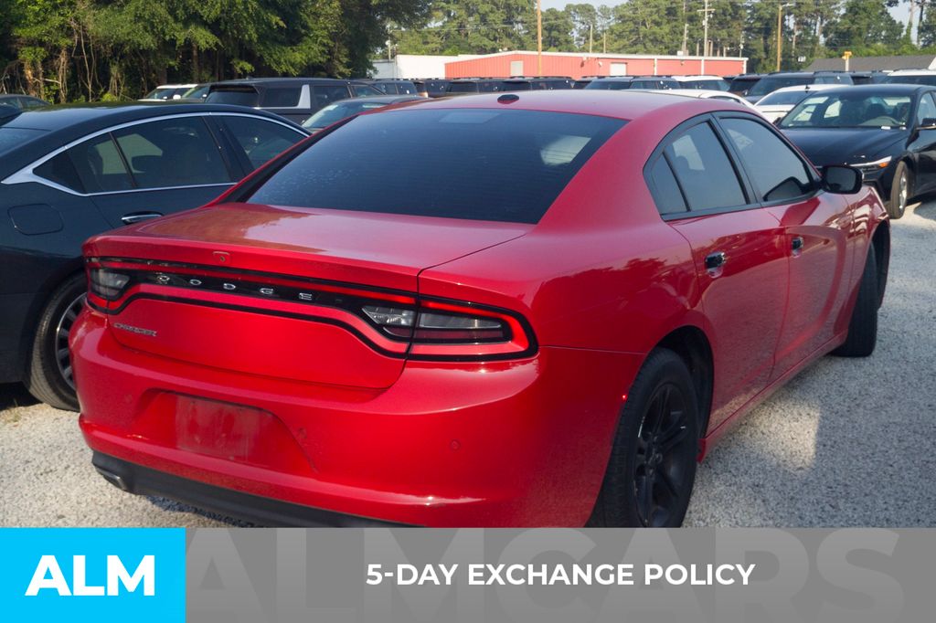 Used 2022 Red Dodge SXT image 3