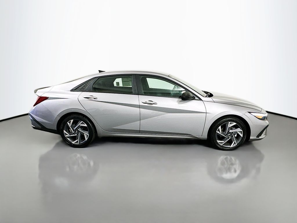 Thumbnail: 2025 Hyundai Elantra - 4