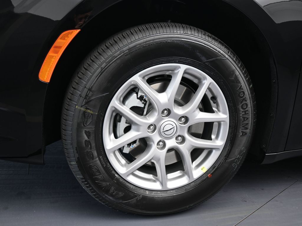 New 2026 Diamond Black Crystal Pearlcoat Chrysler Select image 27