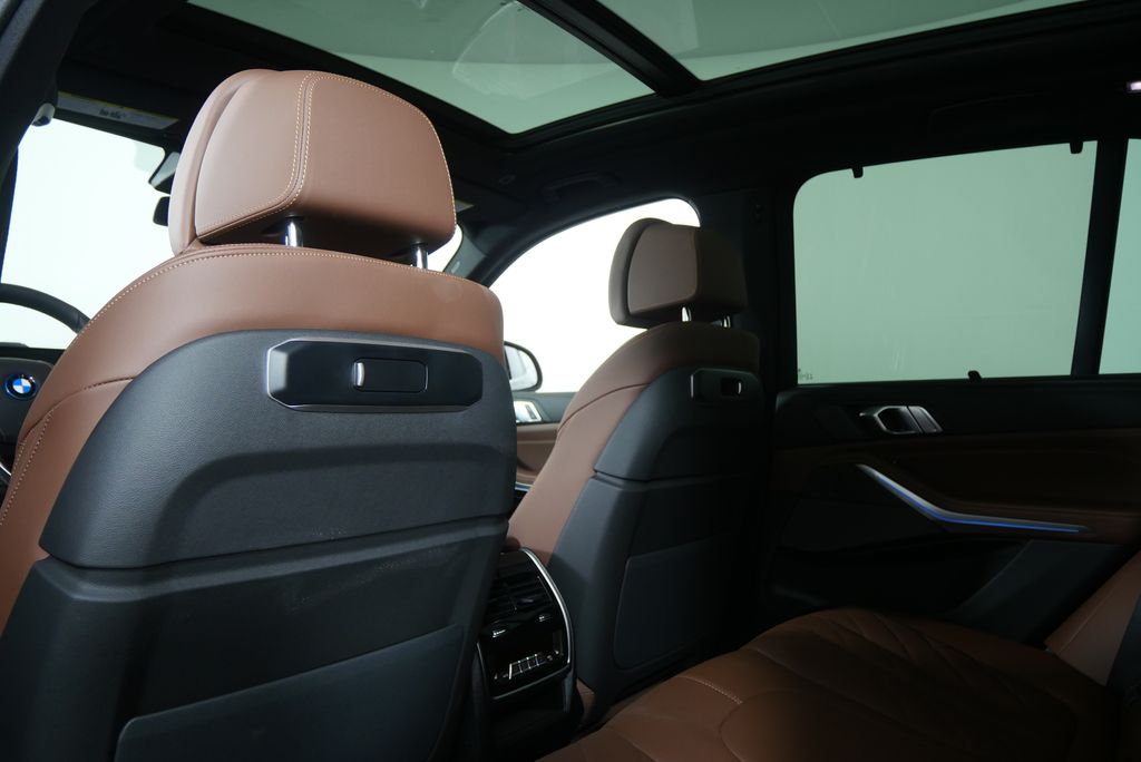 Thumbnail: 2026 BMW X5 - 16
