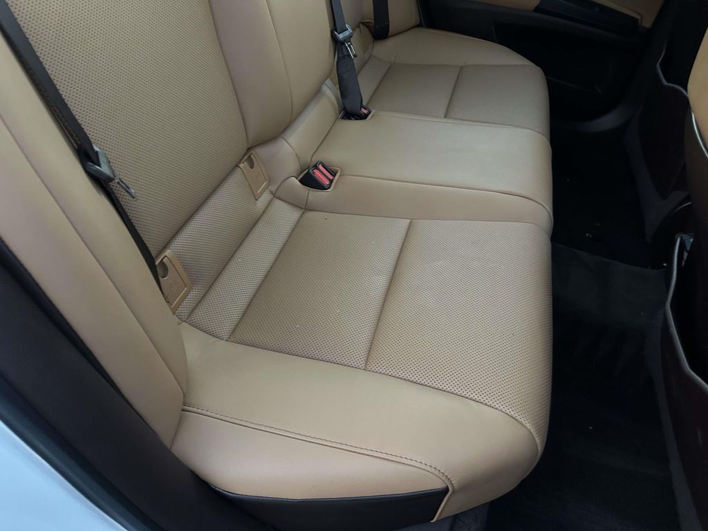 Thumbnail: 2021 Lexus ES - 25