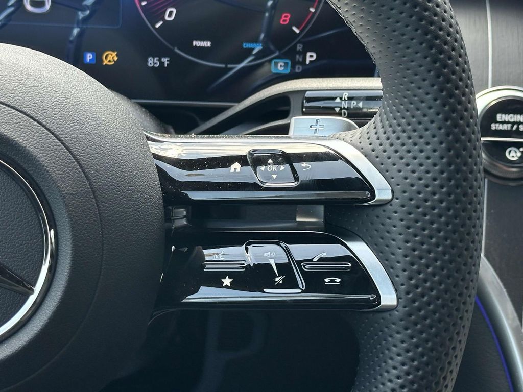 2025 Mercedes-Benz GLC 300 24