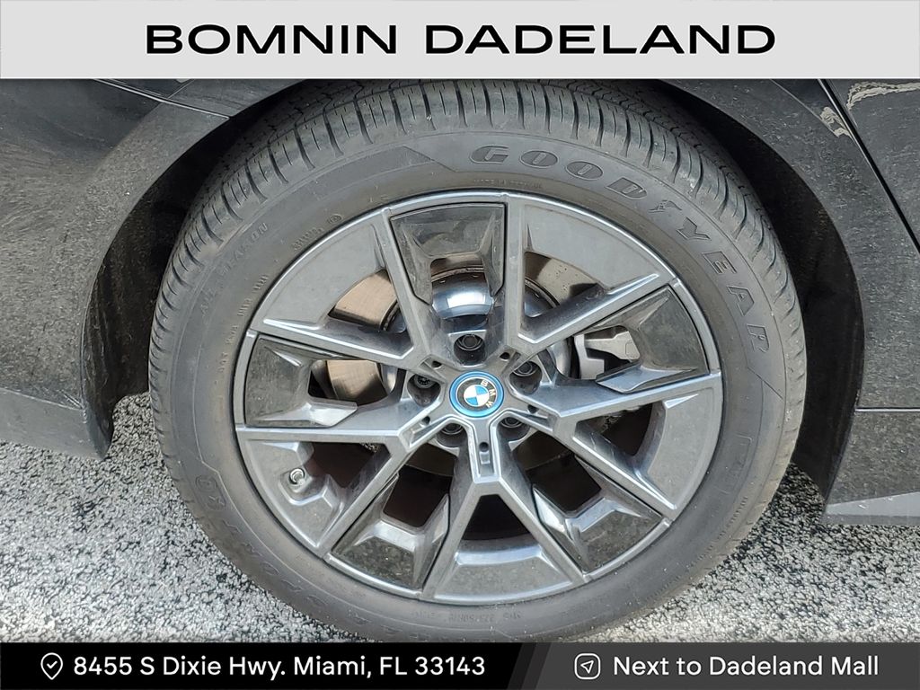 2024 BMW i4 eDrive35 photo