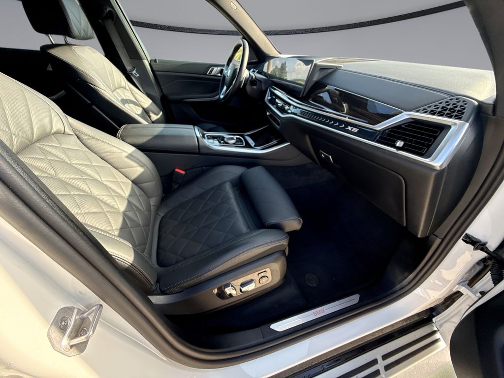 Thumbnail: 2025 BMW X5 - 15