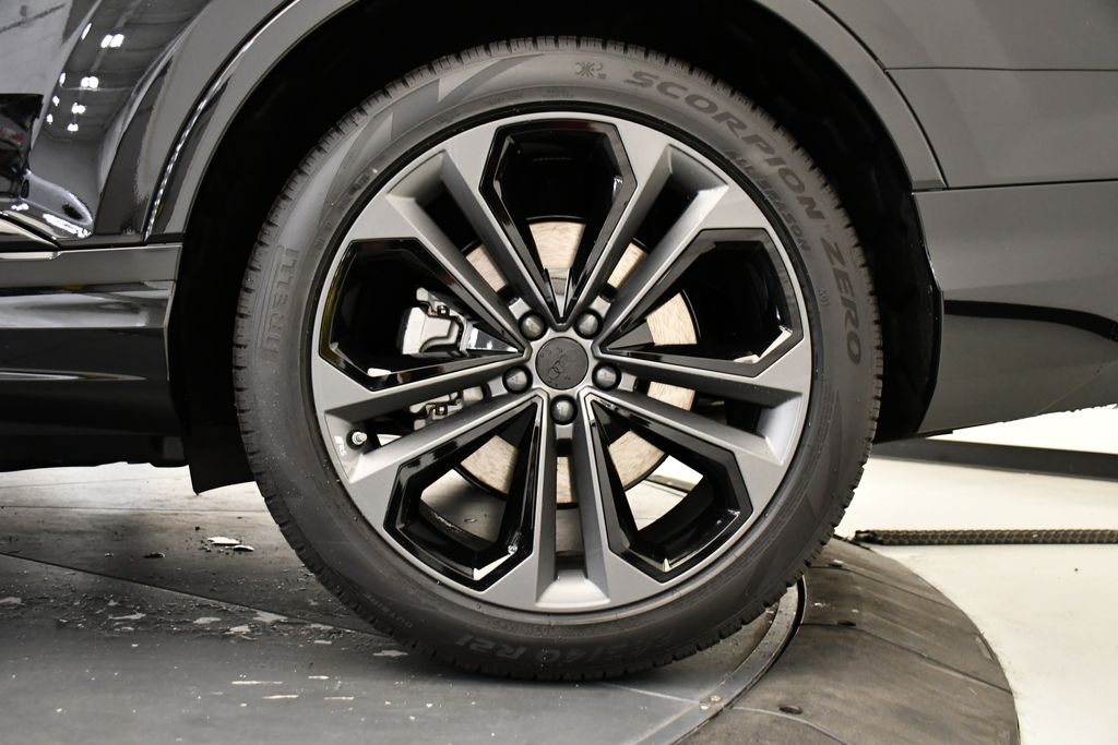 Thumbnail: 2026 Audi Q7 - 14