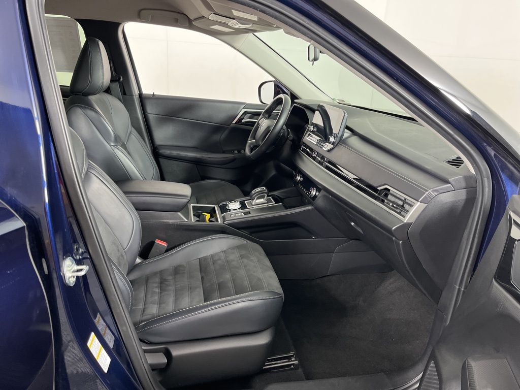 Thumbnail: 2024 Mitsubishi Outlander - 6