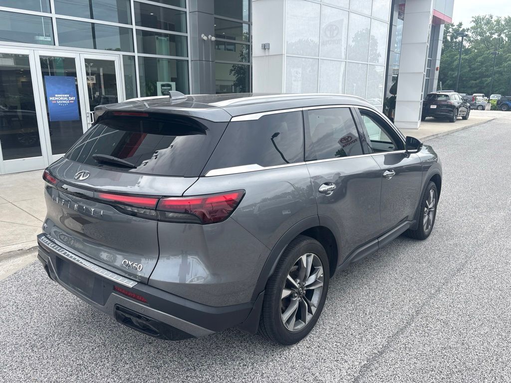 Used 2023 Gray INFINITI LUXE image 4