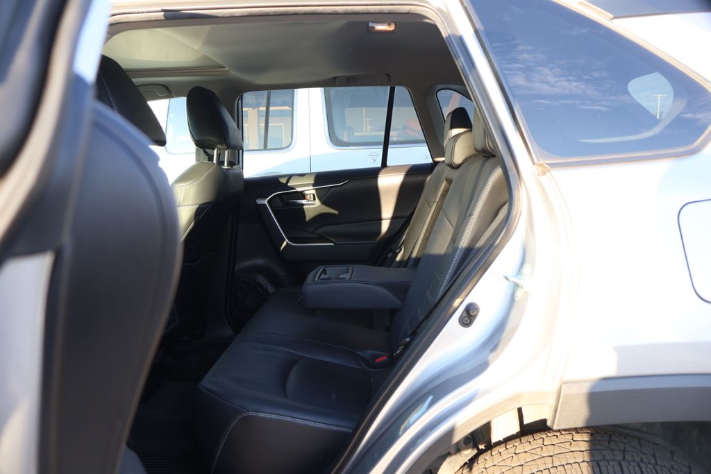 Thumbnail: 2020 Toyota RAV4 - 32