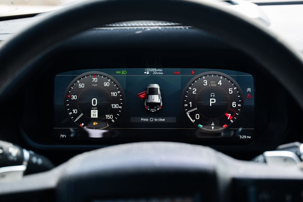 2022 Land Rover Defender V8's photo