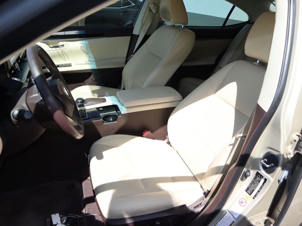 Thumbnail: 2016 Lexus ES - 9