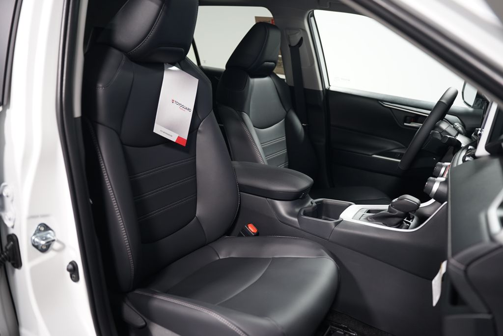 2025 Toyota RAV4 XLE Premium 28