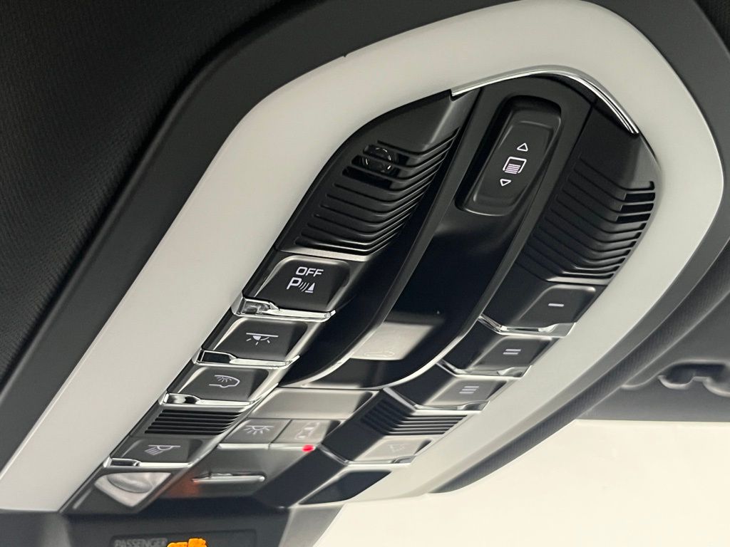 Thumbnail: 2025 Porsche Macan - 28
