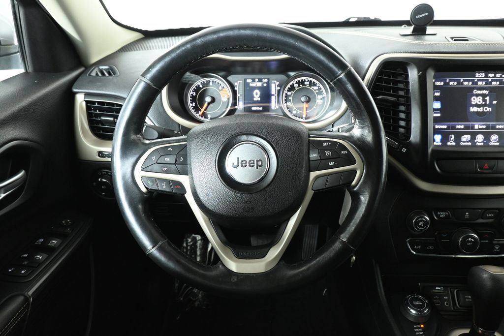 Thumbnail: 2016 Jeep Cherokee - 16