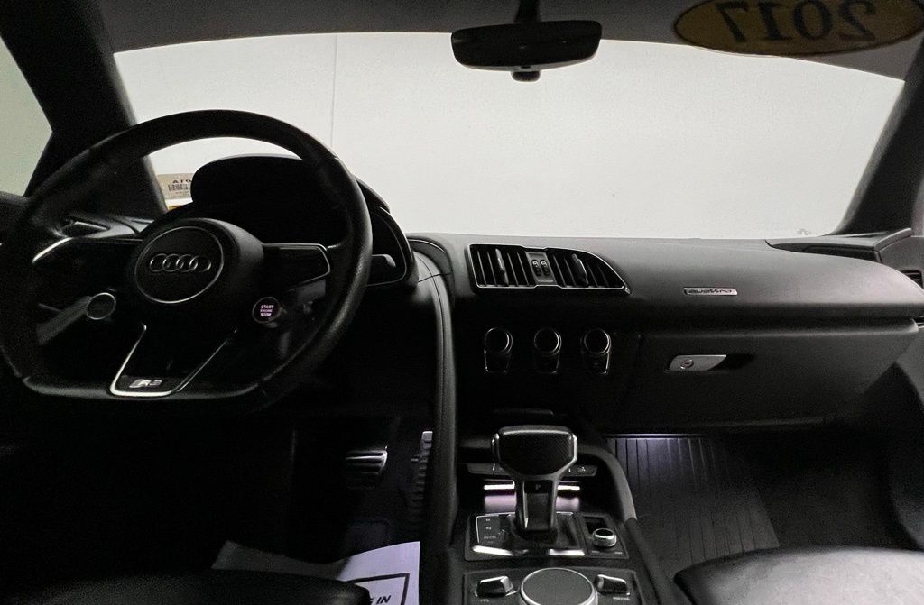Thumbnail: 2017 Audi R8 - 10