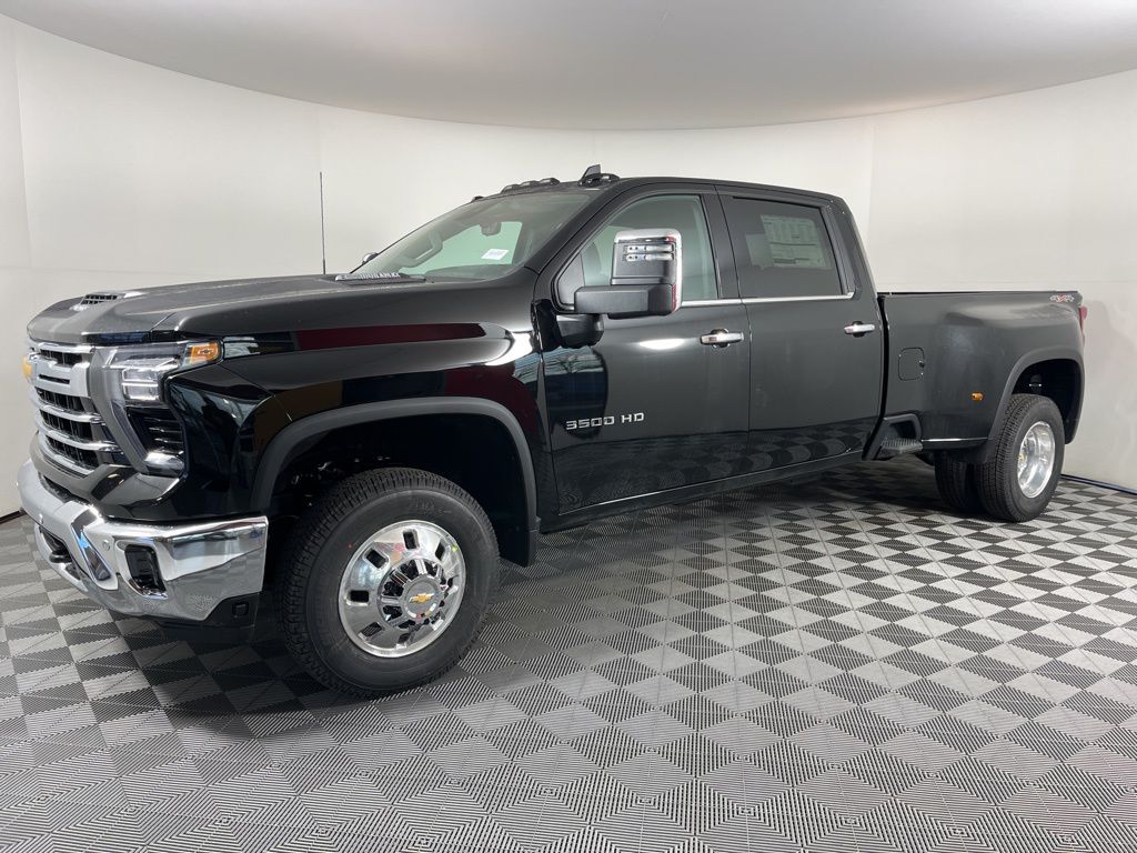 2025 Chevrolet Silverado 3500 LTZ 2