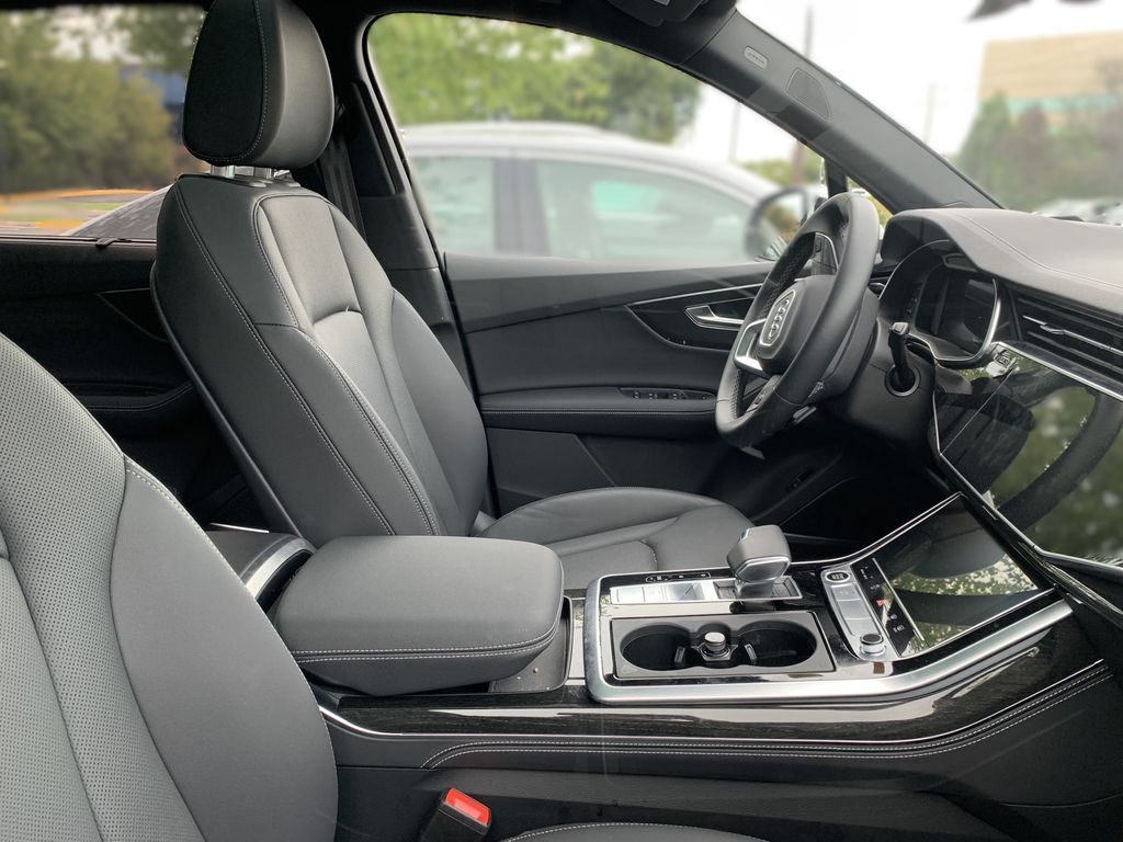 Thumbnail: 2025 Audi Q7 - 4