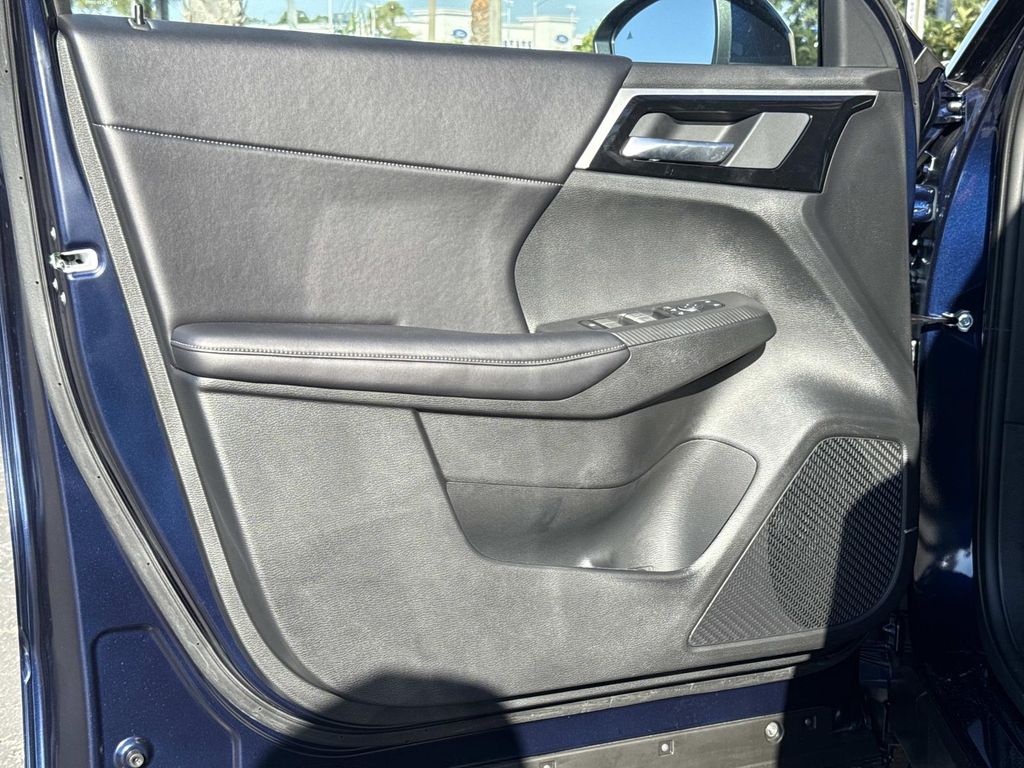 2025 Mitsubishi Outlander Plug-in Hybrid SE - Photo 19