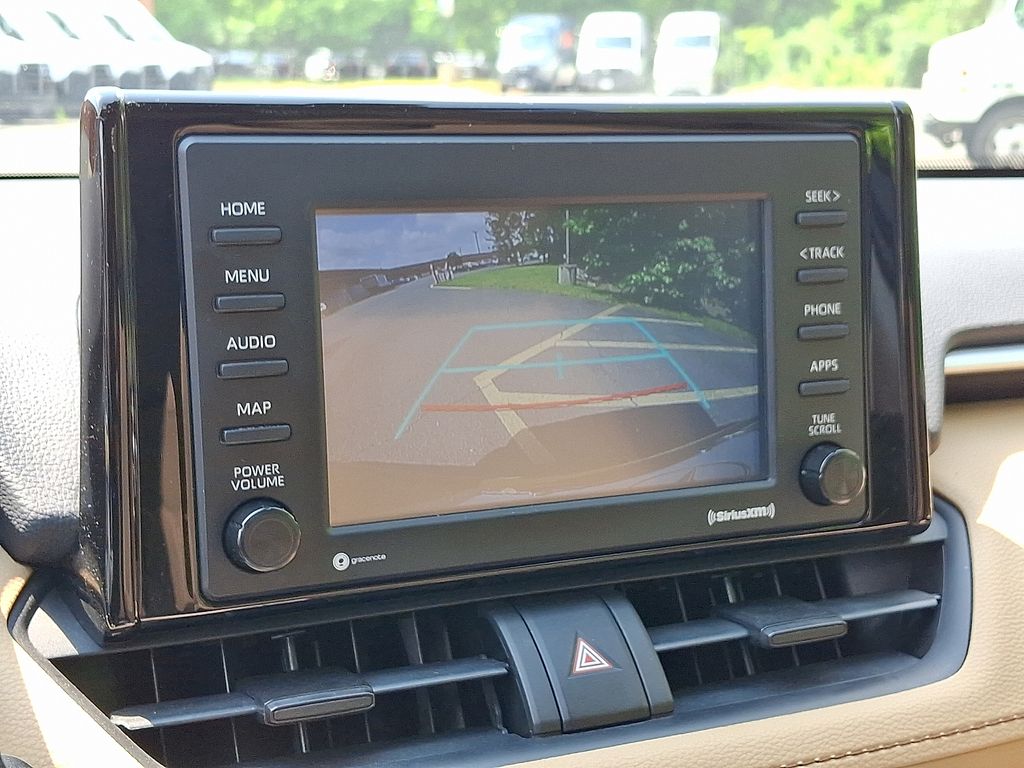 2021 Toyota RAV4 XLE 18