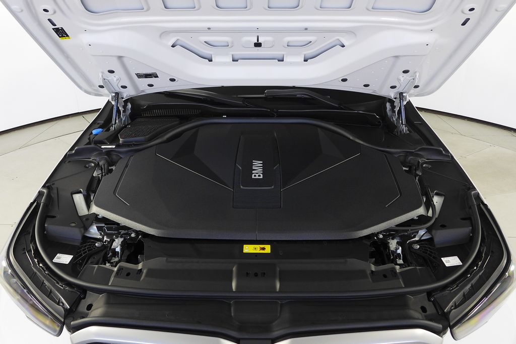 Thumbnail: 2025 BMW i5 - 6