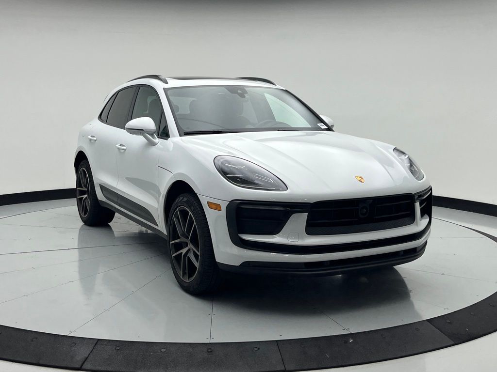 Thumbnail: 2023 Porsche Macan - 9