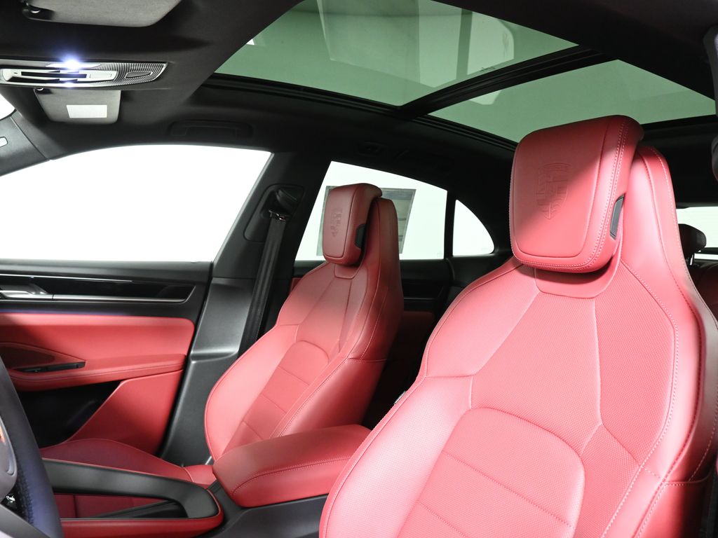 Thumbnail: 2025 Porsche Macan - 16