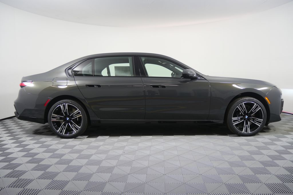 Thumbnail: 2026 BMW 7 Series - 2