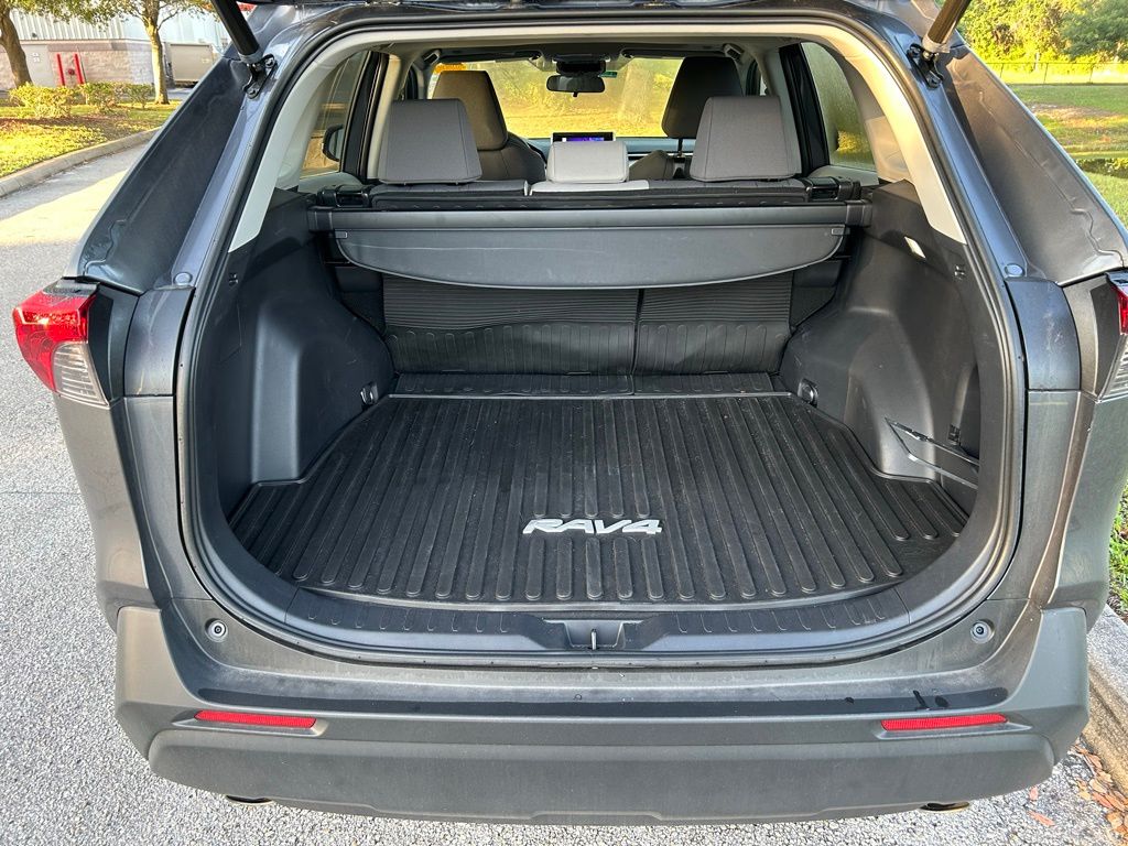 2023 Toyota RAV4 XLE 10