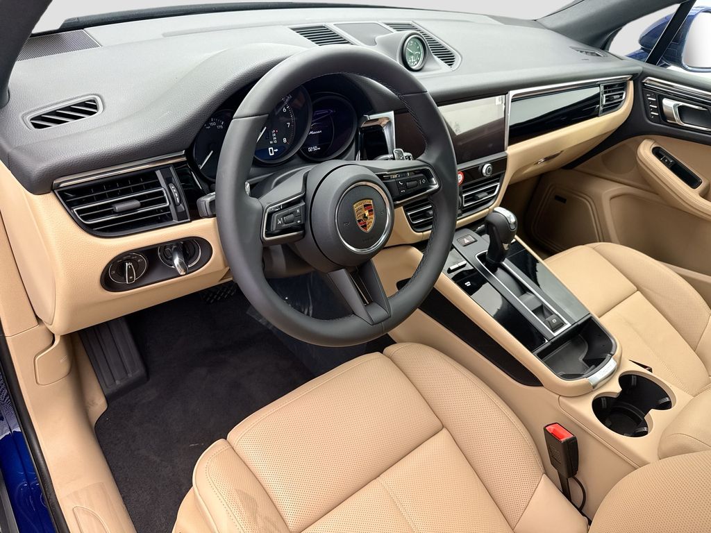 Thumbnail: 2026 Porsche Macan - 4