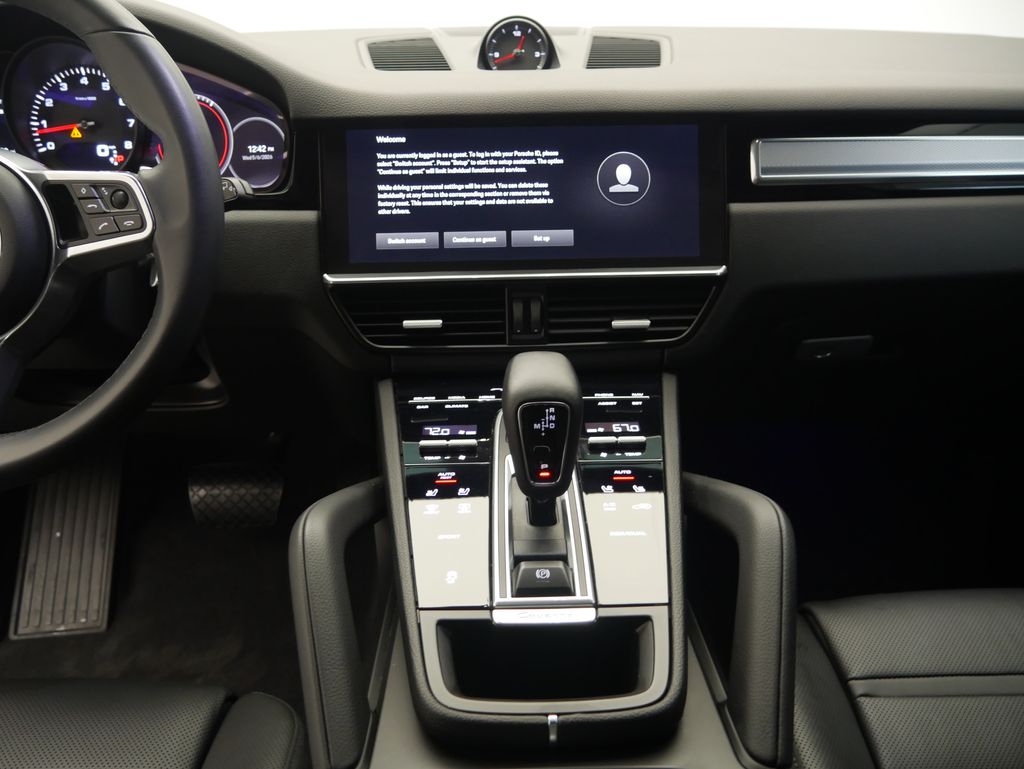 Thumbnail: 2023 Porsche Cayenne - 31