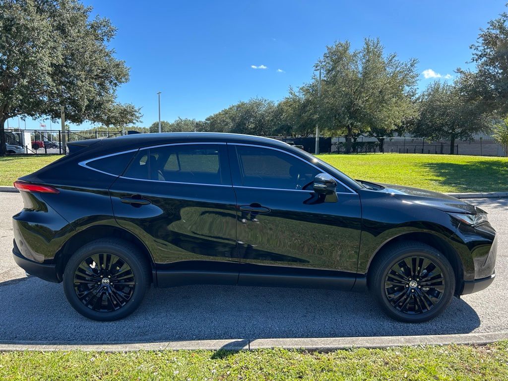 Thumbnail: 2022 Toyota Venza - 6