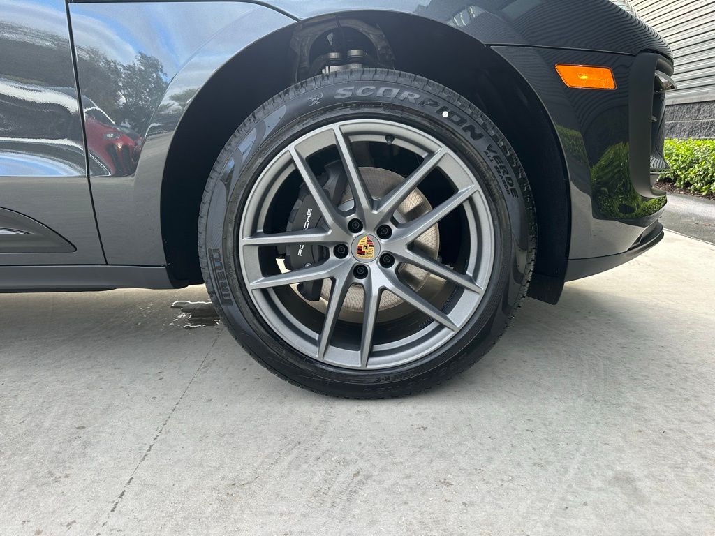 Thumbnail: 2026 Porsche Macan - 15