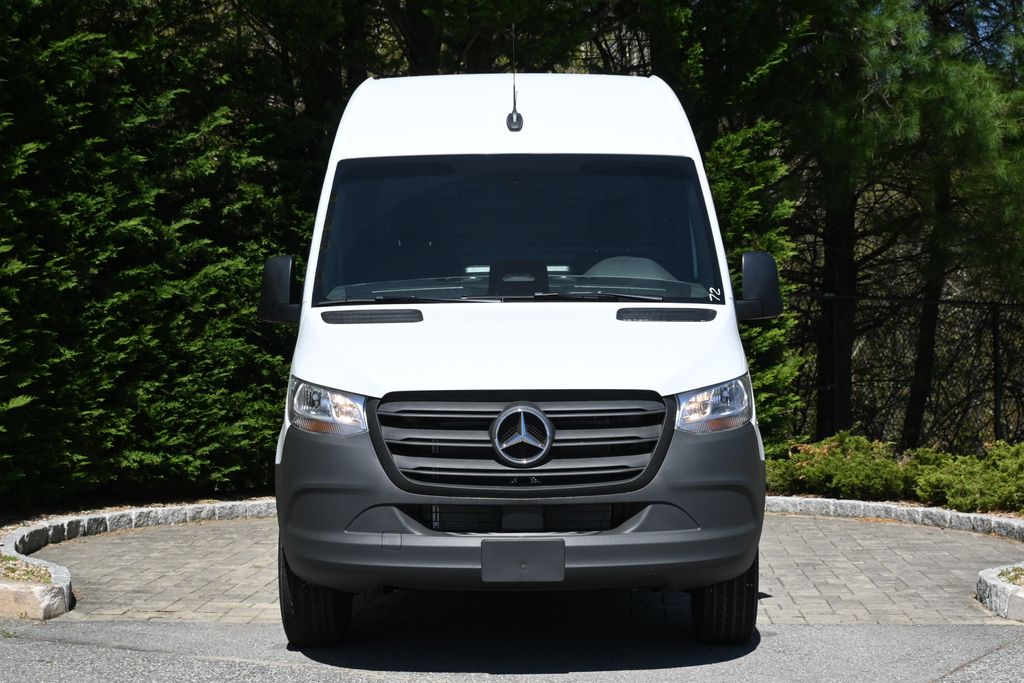 Thumbnail: 2025 Mercedes-Benz Sprinter - 10