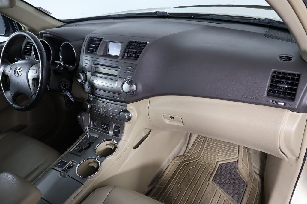 Thumbnail: 2010 Toyota Highlander - 9