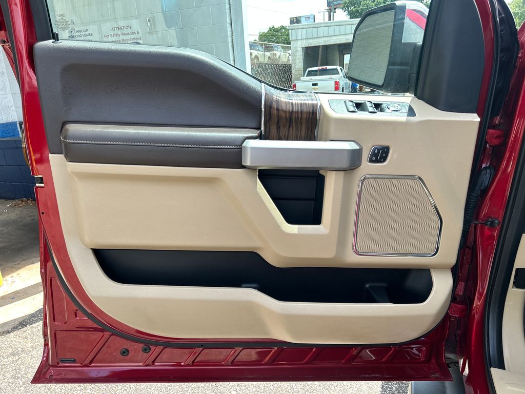 Used 2019  Ford Lariat image 7