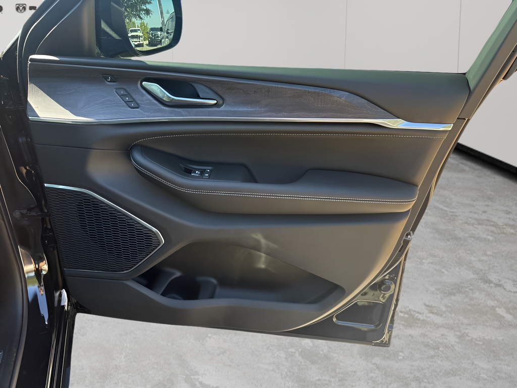 New Car 2025 Jeep Grand Cherokee L  Overland For Sale Under $70,000 In Austin, Texas