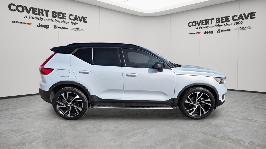 Used Car 2022 Volvo Xc40  R-design For Sale Under $25,000 In Austin, Texas