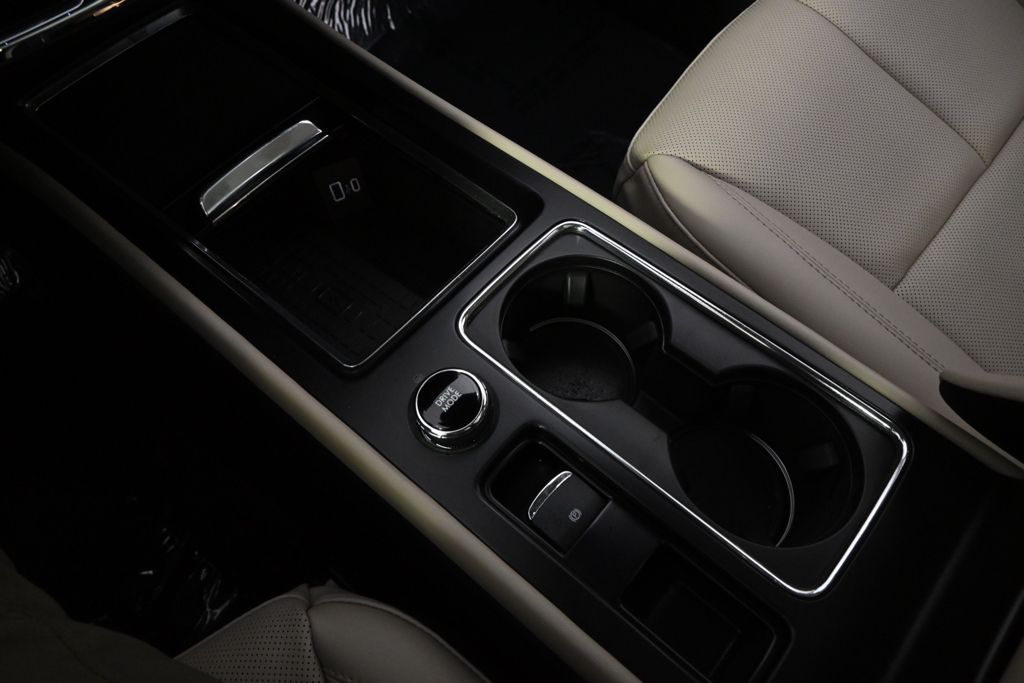 New 2026 White Lincoln Premiere image 33