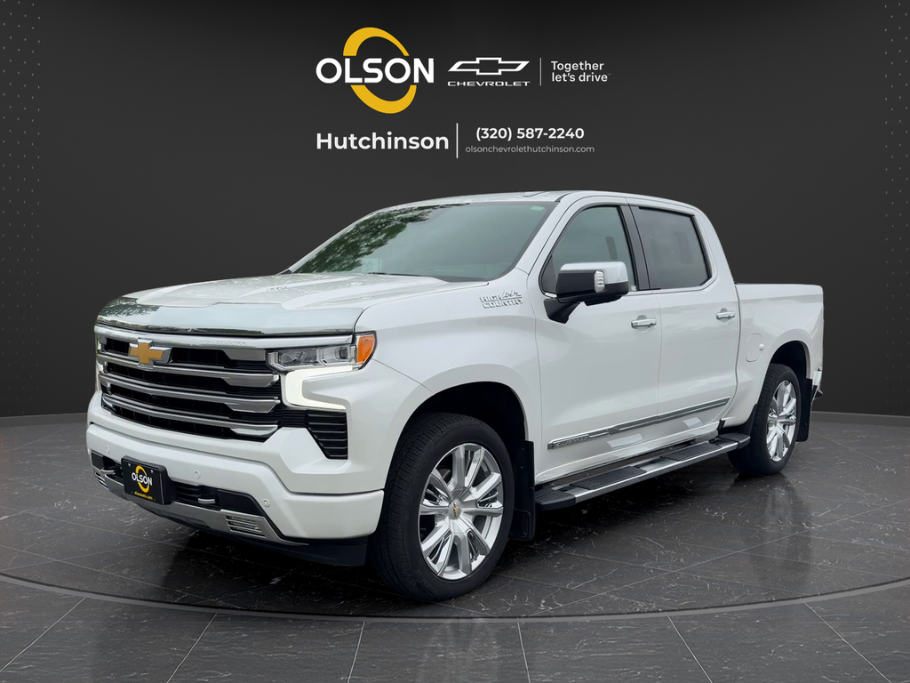 White (Iridescent Pearl Tricoat) 2023 Chevrolet Silverado 1500 High Country Crew Cab 4WD Pickup Truck Four-Wheel Drive Automatic