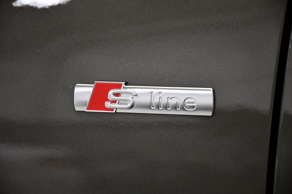 Thumbnail: 2025 Audi Q3 - 11