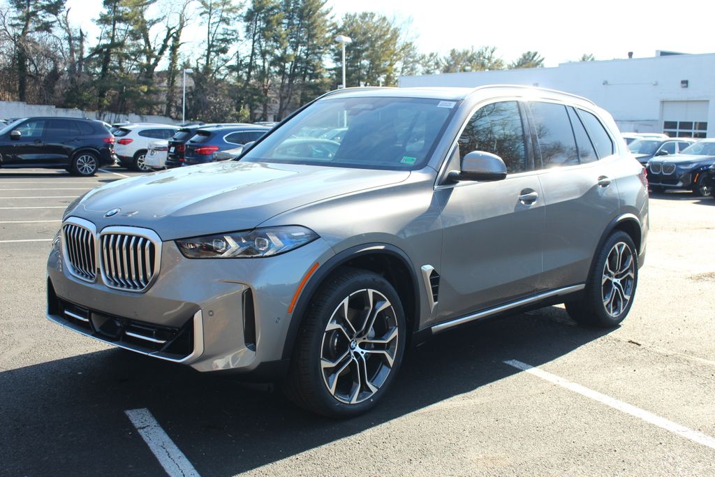 Used 2026 Gray BMW xDrive40i image 3