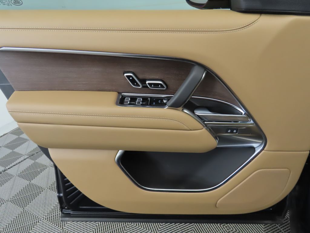 Thumbnail: 2025 Land Rover Range Rover - 26