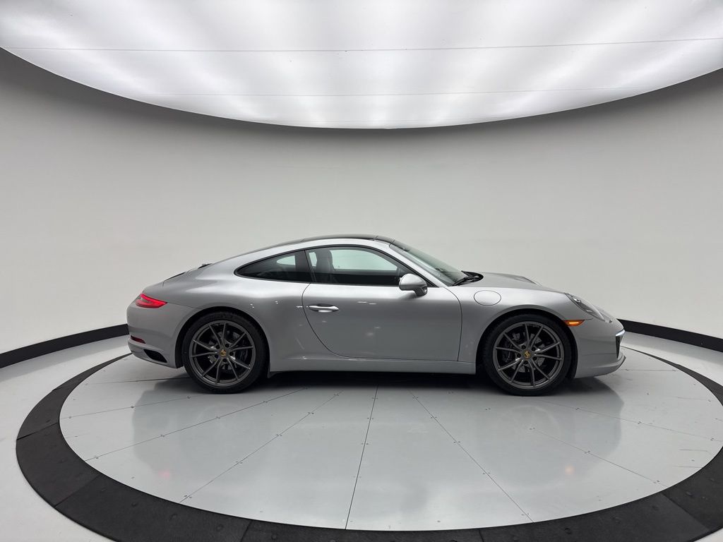 Thumbnail: 2017 Porsche 911 - 4