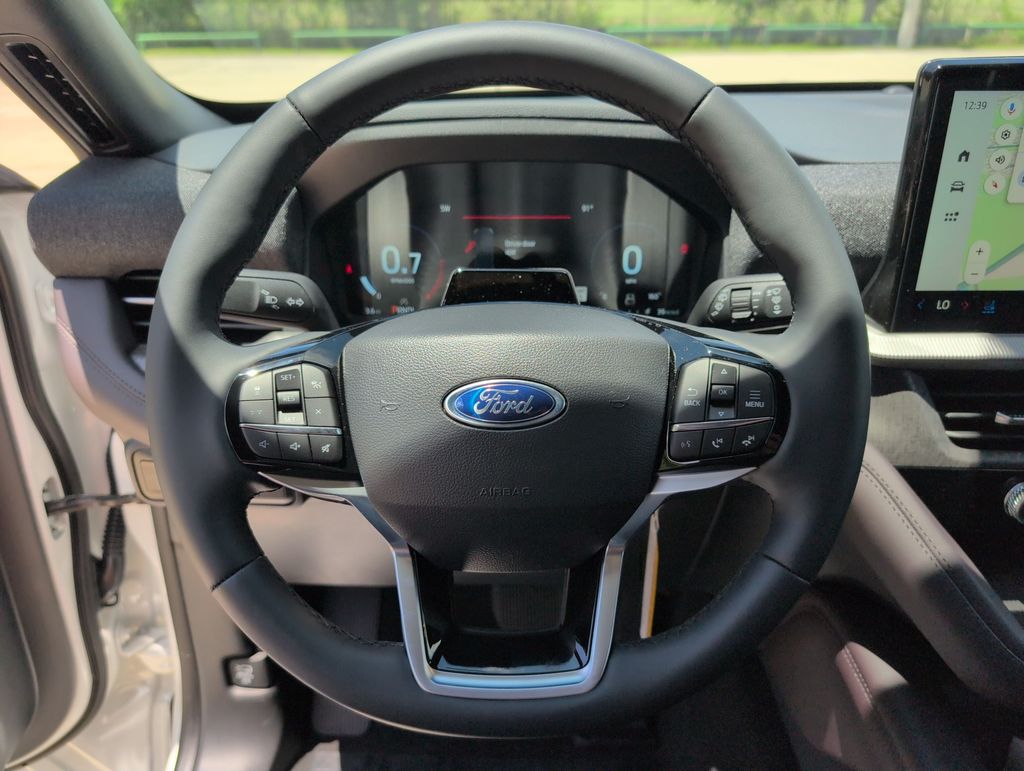 New 2026 White Ford Platinum image 31